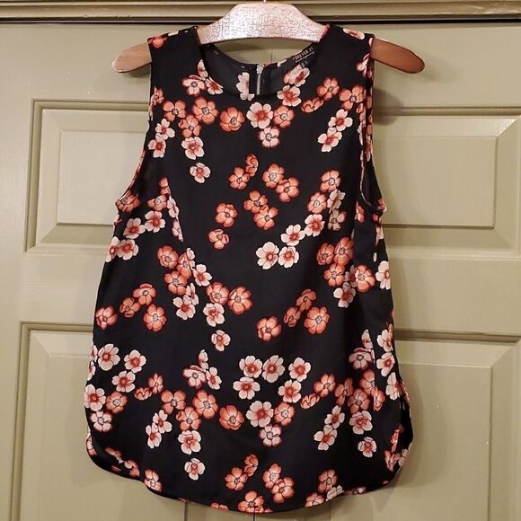Forever 21 Contemporary floral tank top - Picture 1 of 7